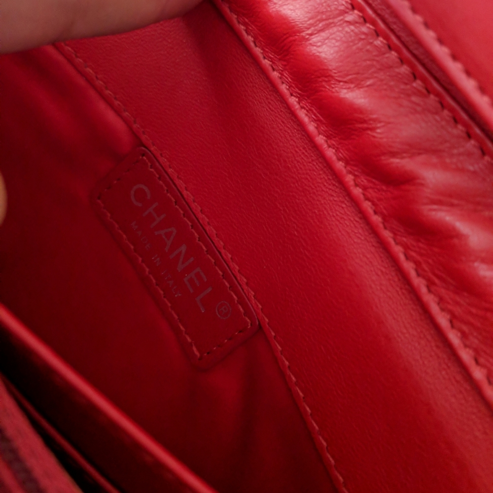Chanel Red East West WOC - Picture 5 of 6